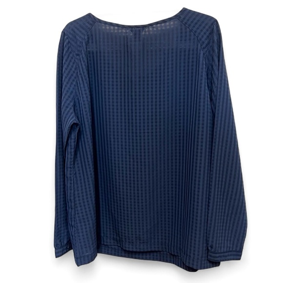 Eddie Bauer semi-sheer blue patterned blouse with front buttons size large - Picture 14 of 14